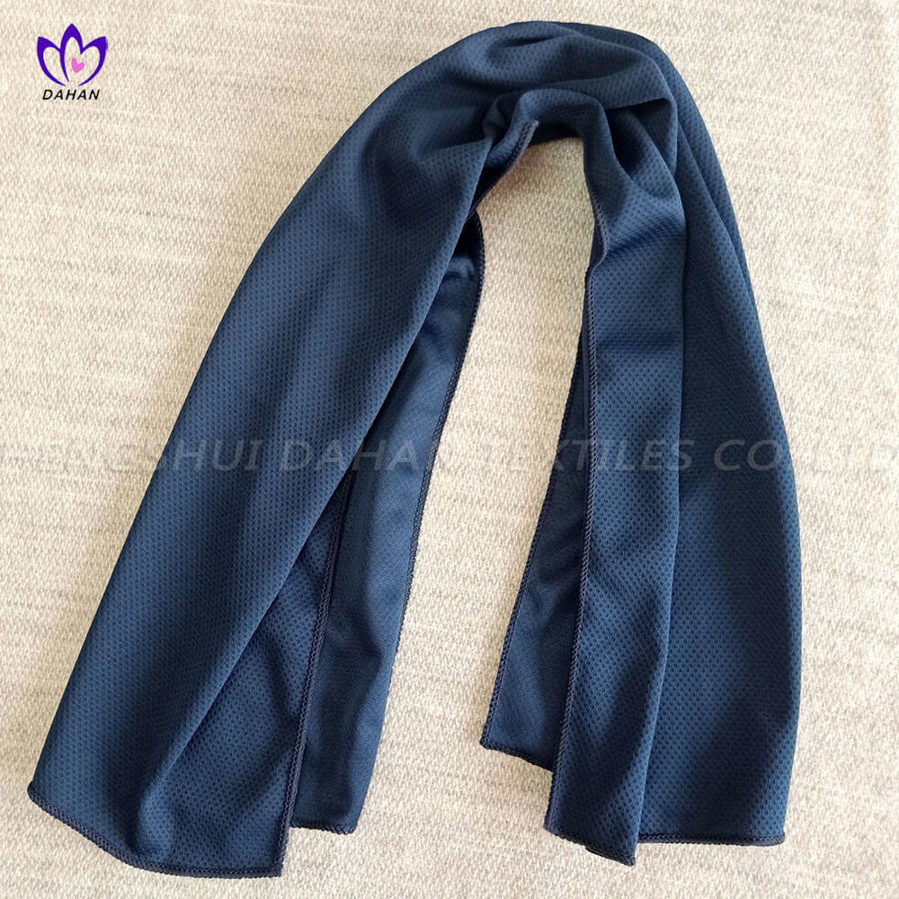 100% Polyester solid color cooling towel. 