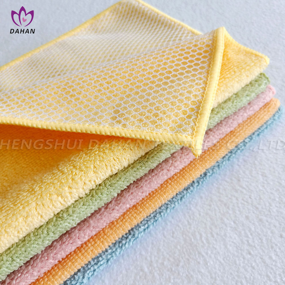 MC146 Solid color microfiber kitchen towels with screen cloth.