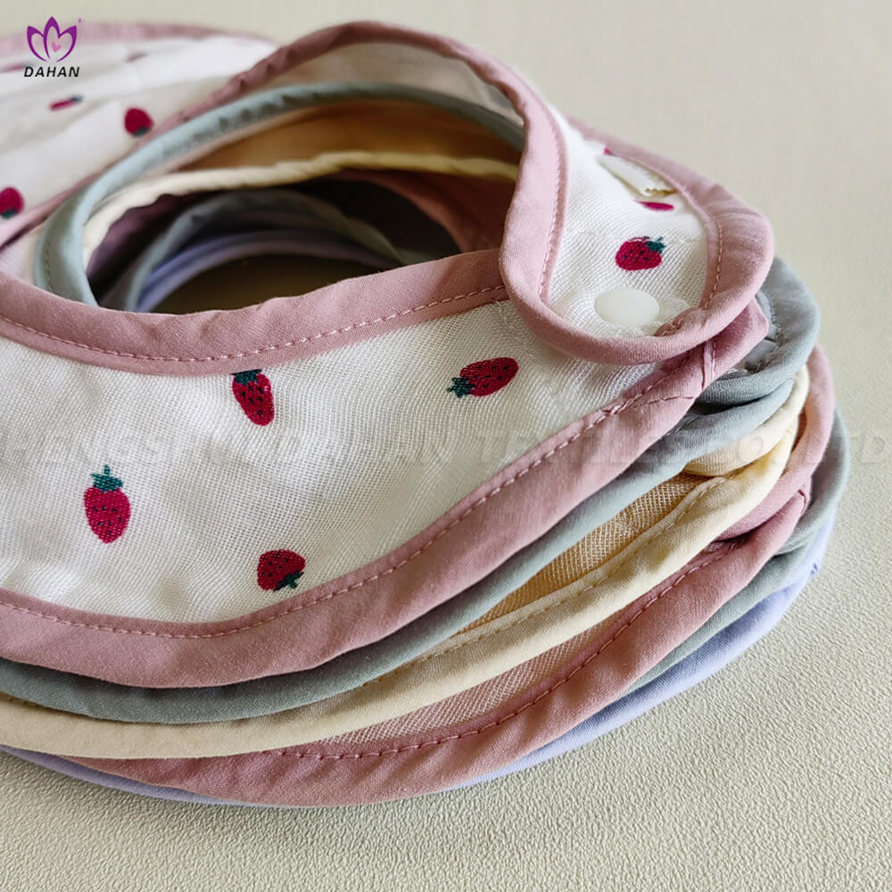 100% Cotton baby bib.