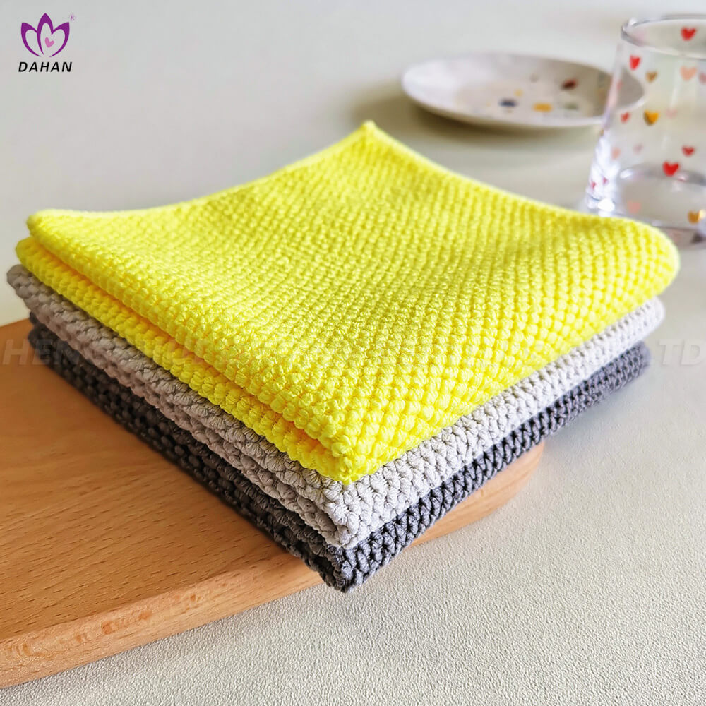 MC171 Polyester brocade jacquard pearl towel.