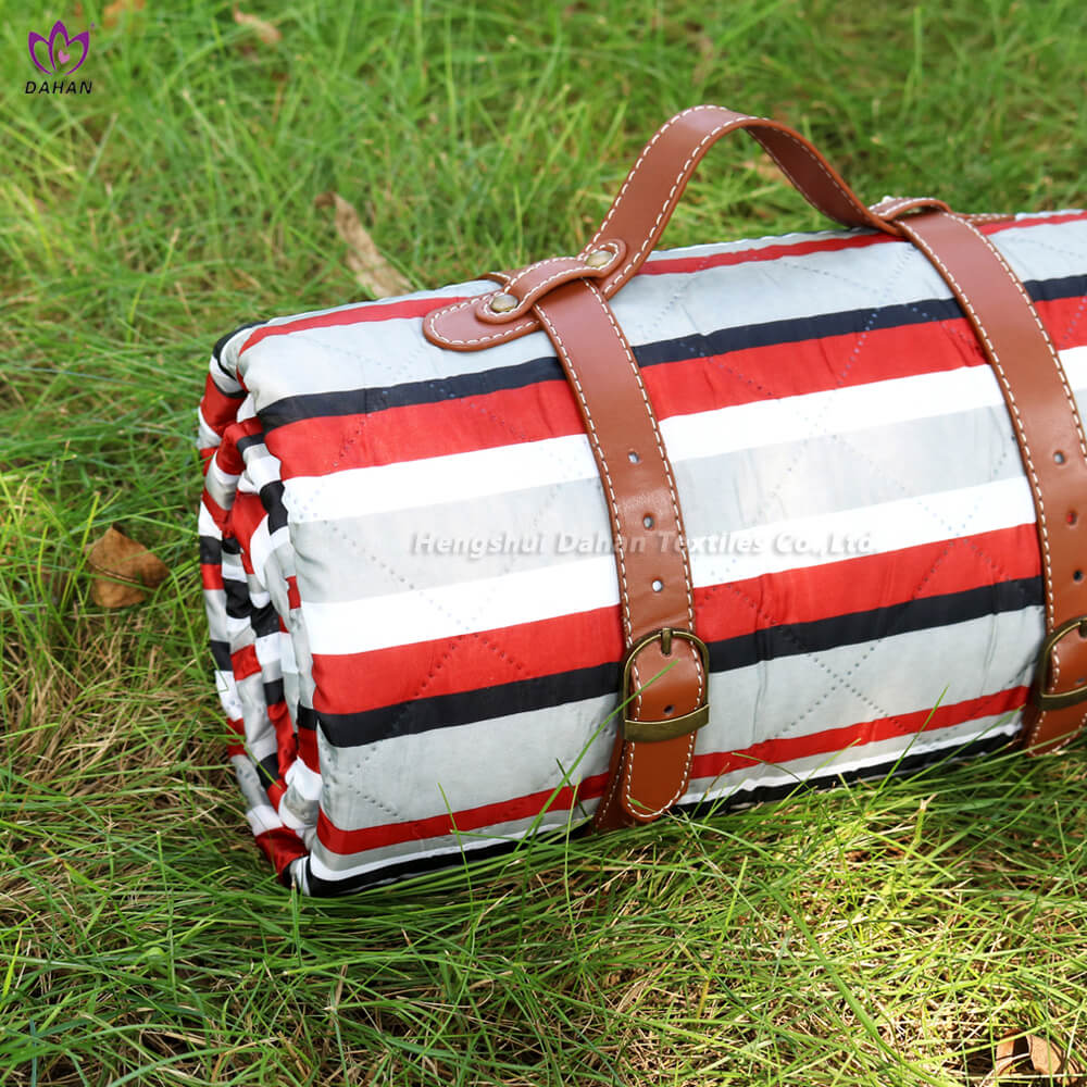 Striped printed waterproof picnic mat Outdoor picnic blanket made in China. PC47