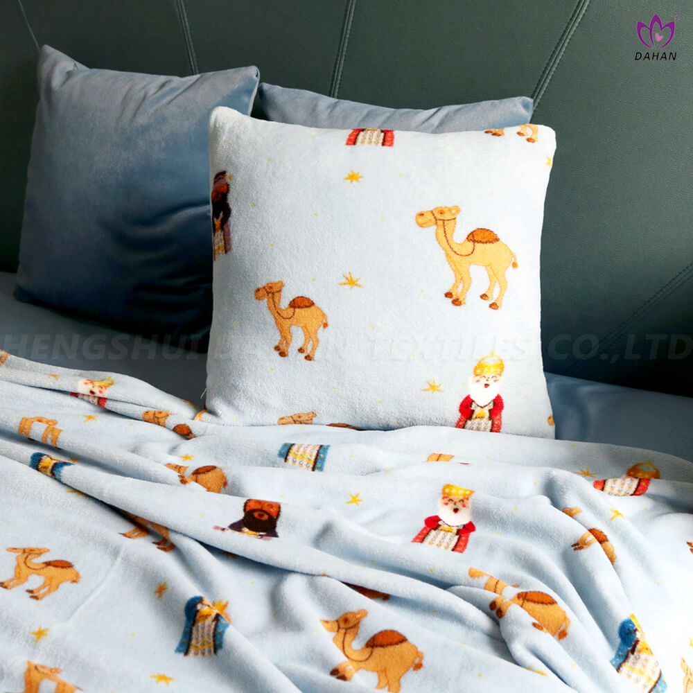 Coral fleece blanket and pillow. BK142