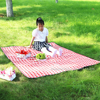 Yarn-dyed plaid thickened waterproof picnic mat Outdoor picnic blanket made in China. PC48